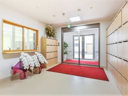 明るいエントランスホール