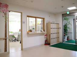 明るく清潔な廊下