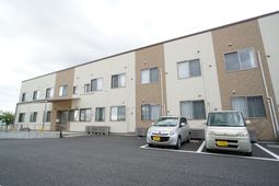 広々とした建物の外観