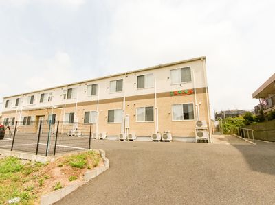 清潔感あふれる外観の施設