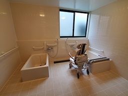 バリアフリーの浴室