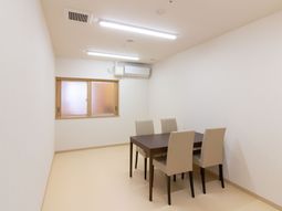 シンプルなダイニングスペース