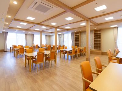 清潔感あるダイニングスタッフ向け