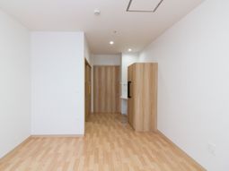 明るい居室の様子