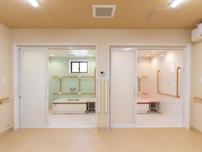 広々とした清潔な浴室