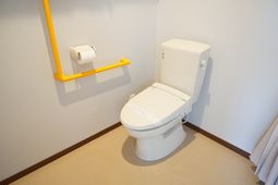 手すり付きトイレ空間