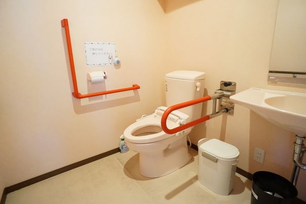手すり付きトイレ設備