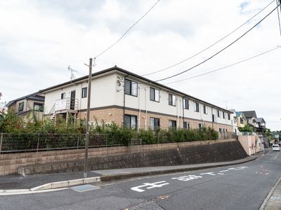 手入れの行き届いた外観の居室