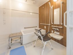 バリアフリーの浴室設備