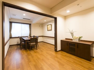 清潔で広々としたダイニング
