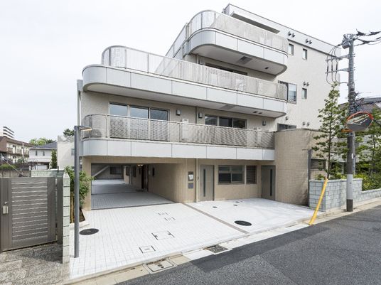 きれいな外観の建物
