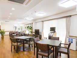 ゆとりのある明るい食堂