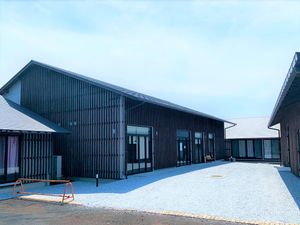 広々とした敷地の施設