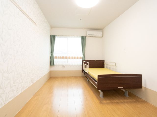 居室の様子 居室 シンプルで清潔感あふれる居室をご案内します。自由にアレンジが可能な空間で、快適な毎日を過ごせます。