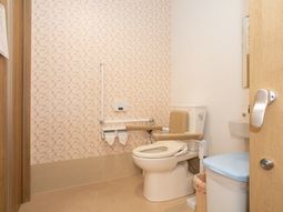 バリアフリーの洋式トイレ