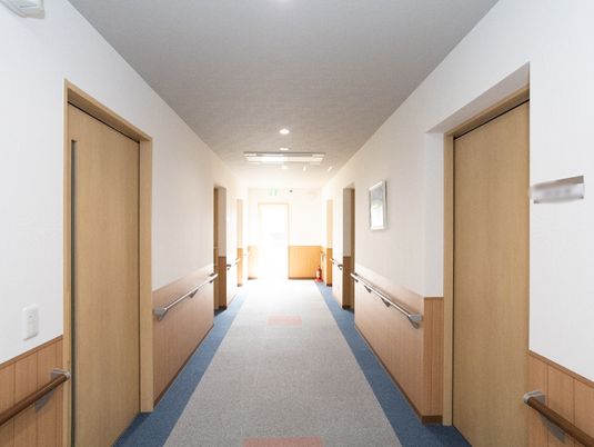 広々とした清潔な廊下
