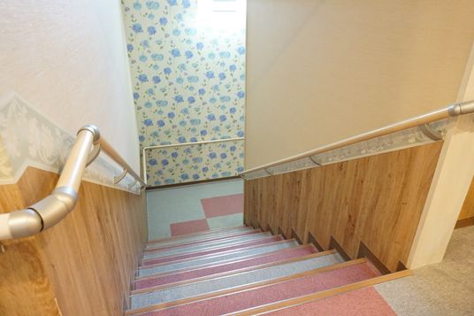 安全な手すり付階段
