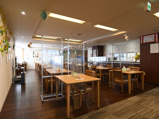 暖かみのあるダイニングスペース