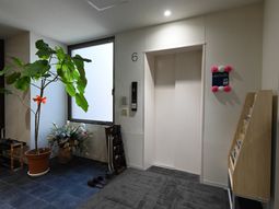 エレベーターホールの風景