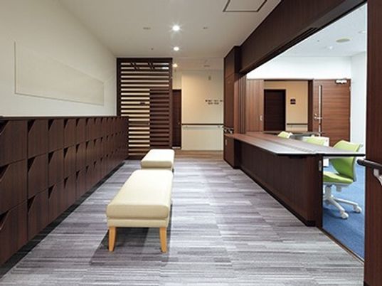 清潔感のある施設の廊下