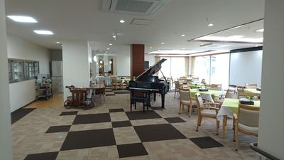 広々としたダイニングルーム