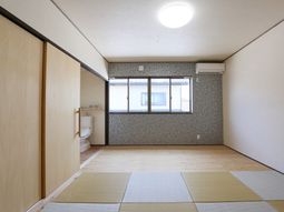 明るい和室の居室