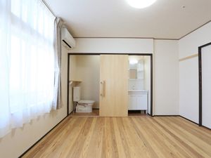 洋室とトイレの入口