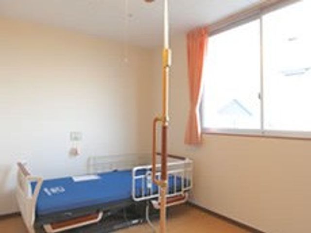 快適な居室 居室 広々とした居室で、自然光がやさしく差し込みます。落ち着いた環境で業務に集中できます。