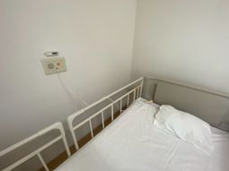 整った寝具の居室