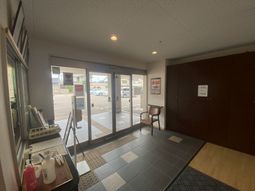 落ち着いた雰囲気のエントランス