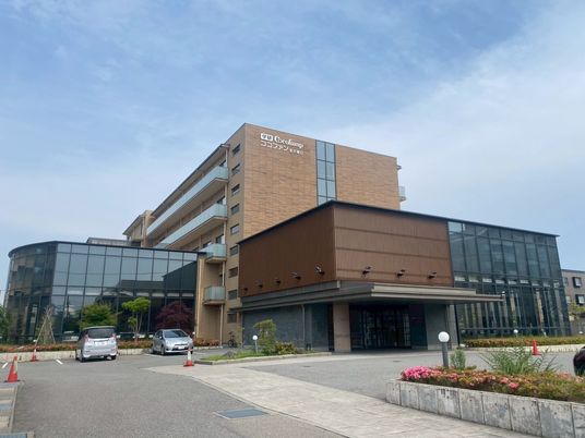立派な建物の外観