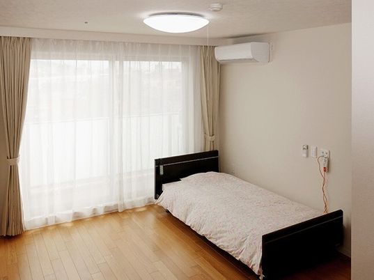 シンプルな居室の内観