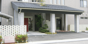 落ち着いた雰囲気のエントランス