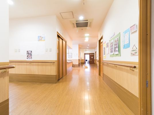  廊下の明るい情景  