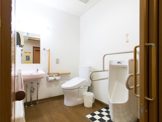  バリアフリー対応トイレ  