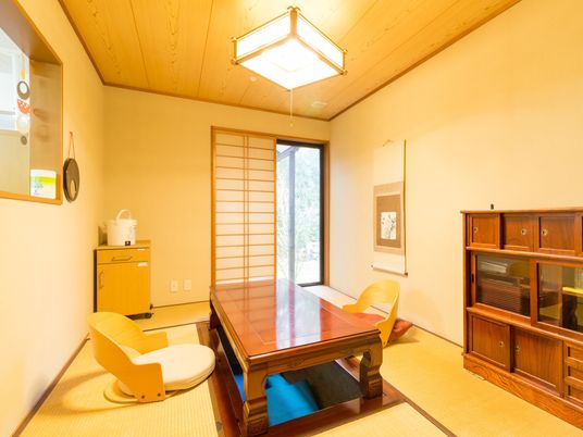  明るい和室の居室 