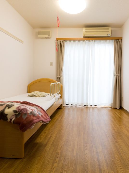  広々とした清潔な居室  