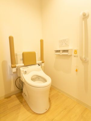 バリアフリー設計のトイレ