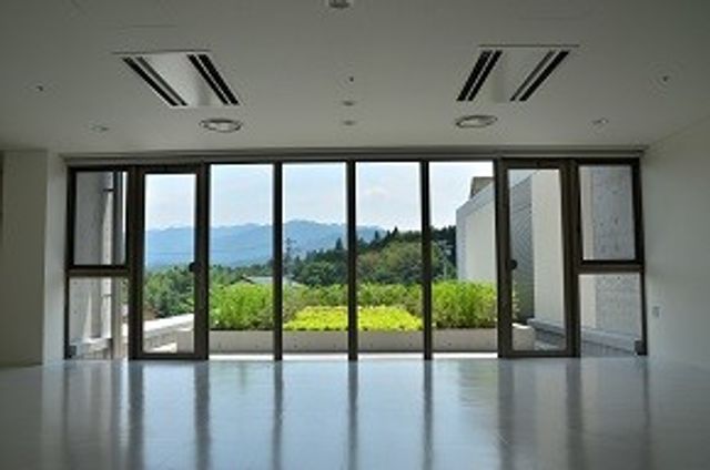 広がりのある空間 エントランス 自然光が優しく差し込む開放的なスペースです。清々しい雰囲気で働く活力が湧きます。