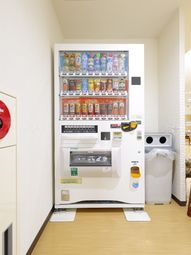 自動販売機のある廊下