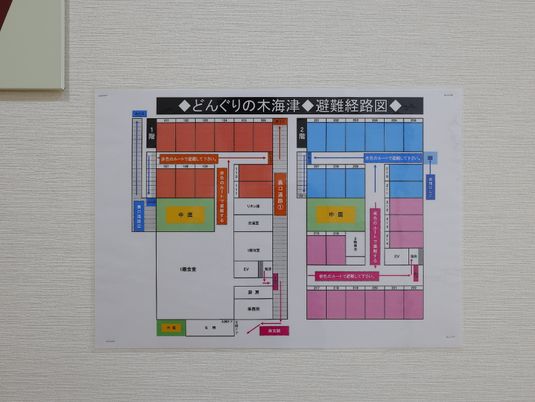 配色区分の施設案内図