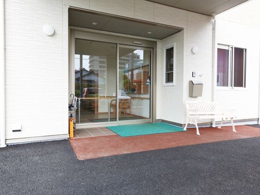 明るいエントランス広場