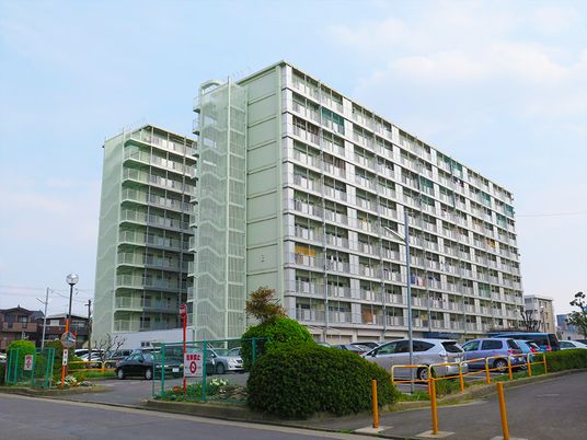 多階建ての建物外観