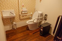 介助しやすいトイレ設備