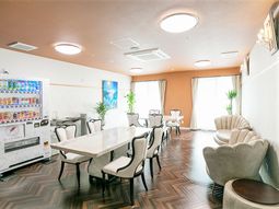 明るいダイニングスペース