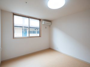 シンプルな空の居室