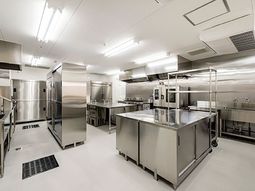 清潔なステンレスキッチン