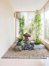 和風の静かな中庭