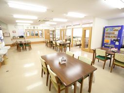 明るいダイニングスペース