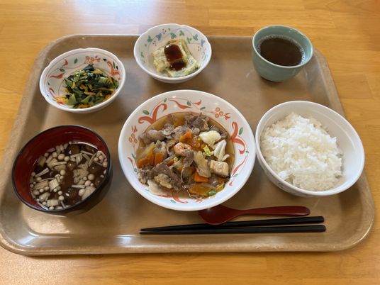 食事の提供作業風景